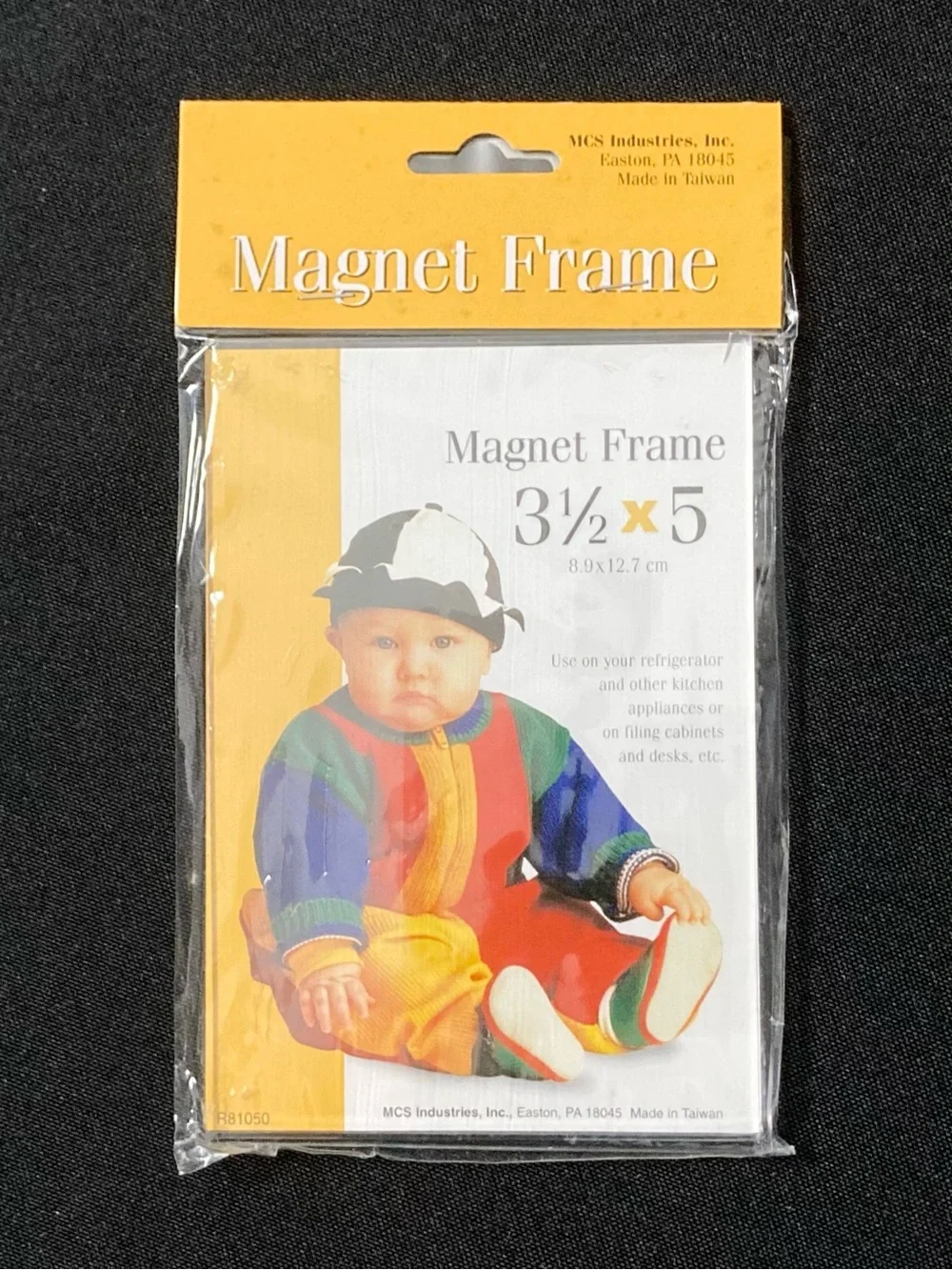 ⭐️ Vintage Transparent Plastic 3.5” x 5”  Magnet Picture Frame